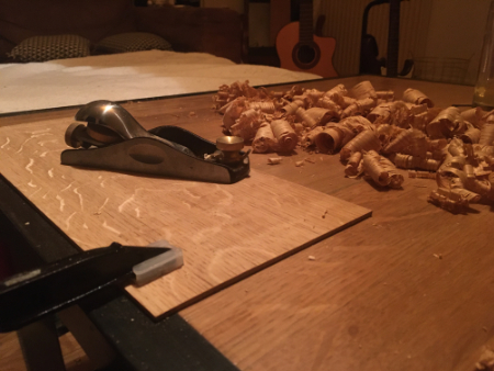 mise à niveau de la table d'armoni d'une guitare